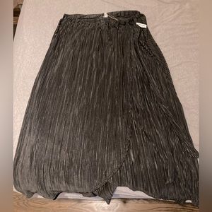 Asymmetrical pleaded skirt